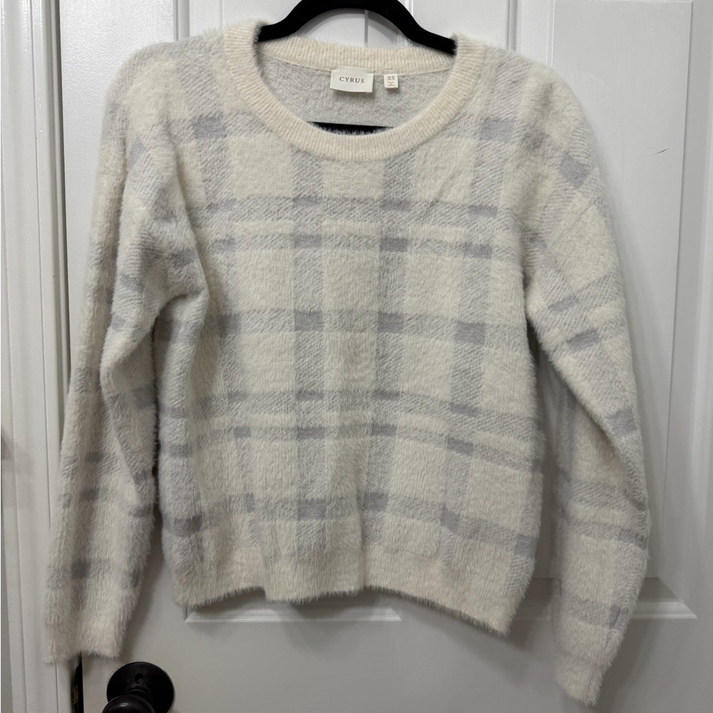 Cyrus Women's Soft Plaid Sweater in White and Gray